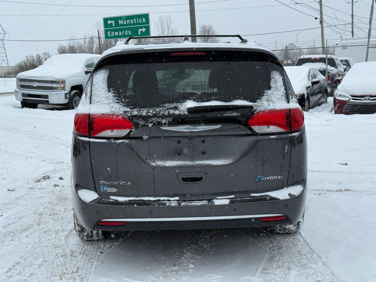 2018 Chrysler Pacifica Hybrid Touring-L Photo