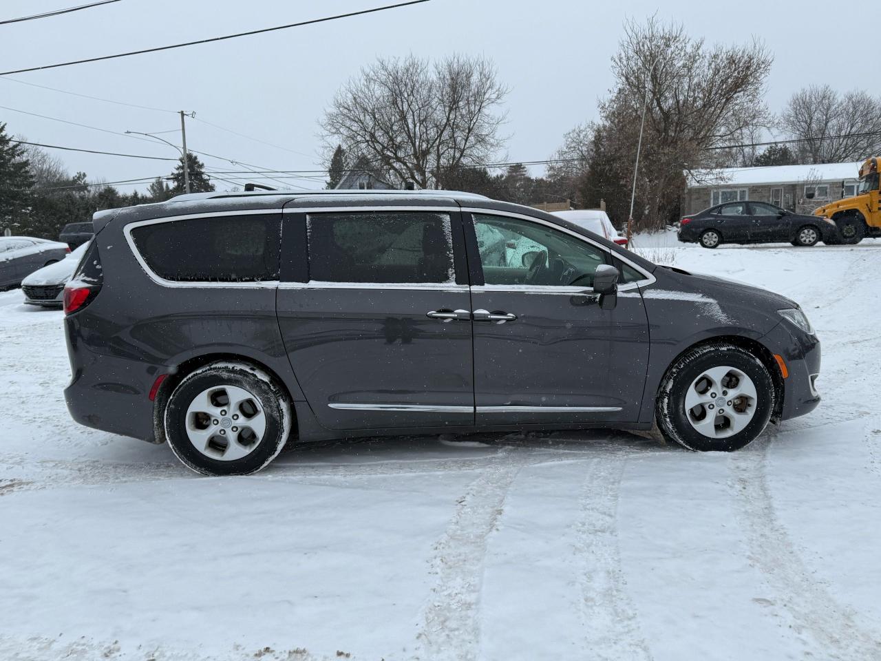 2018 Chrysler Pacifica Hybrid Touring-L Photo