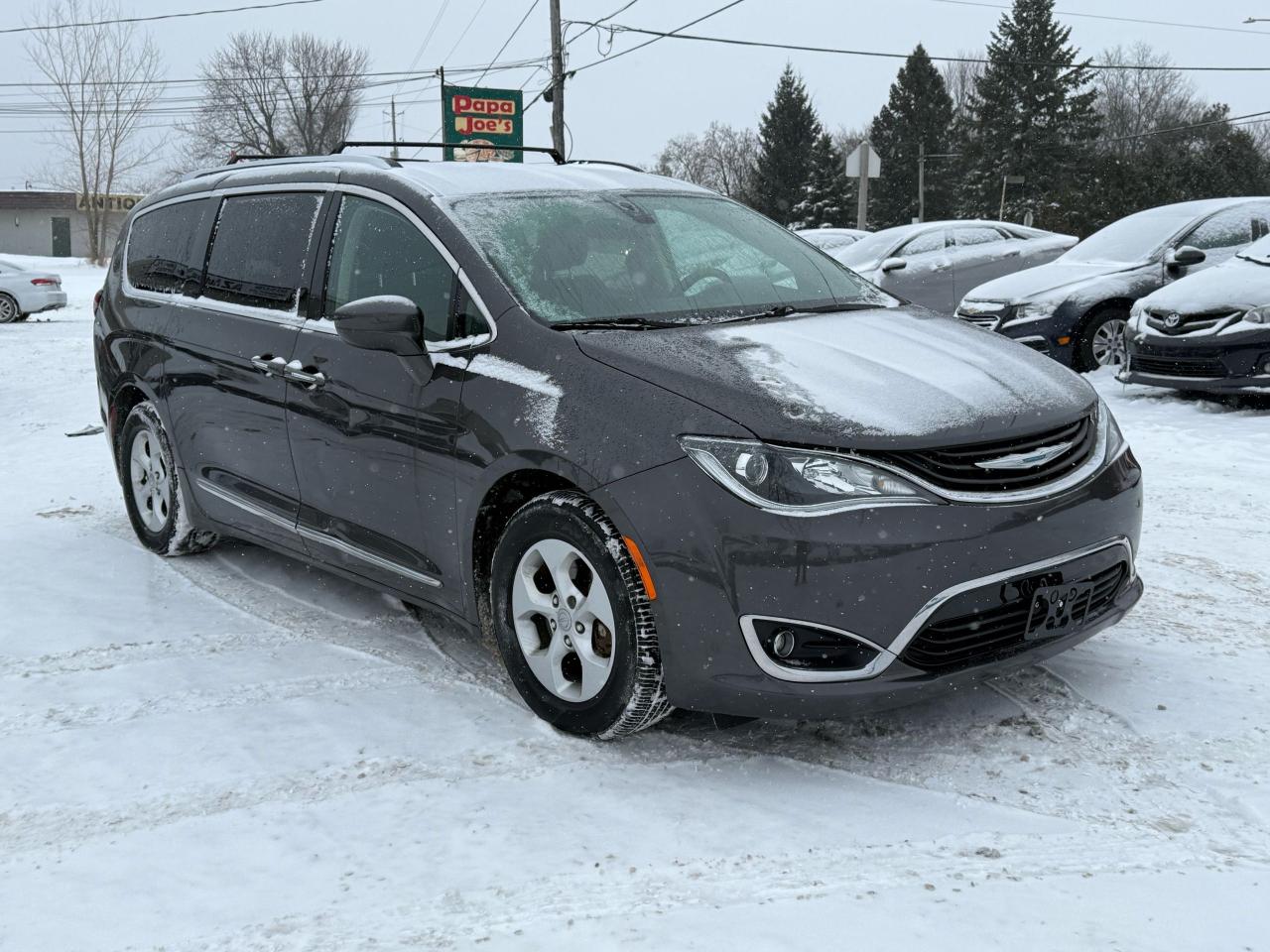 2018 Chrysler Pacifica Hybrid Touring-L Photo