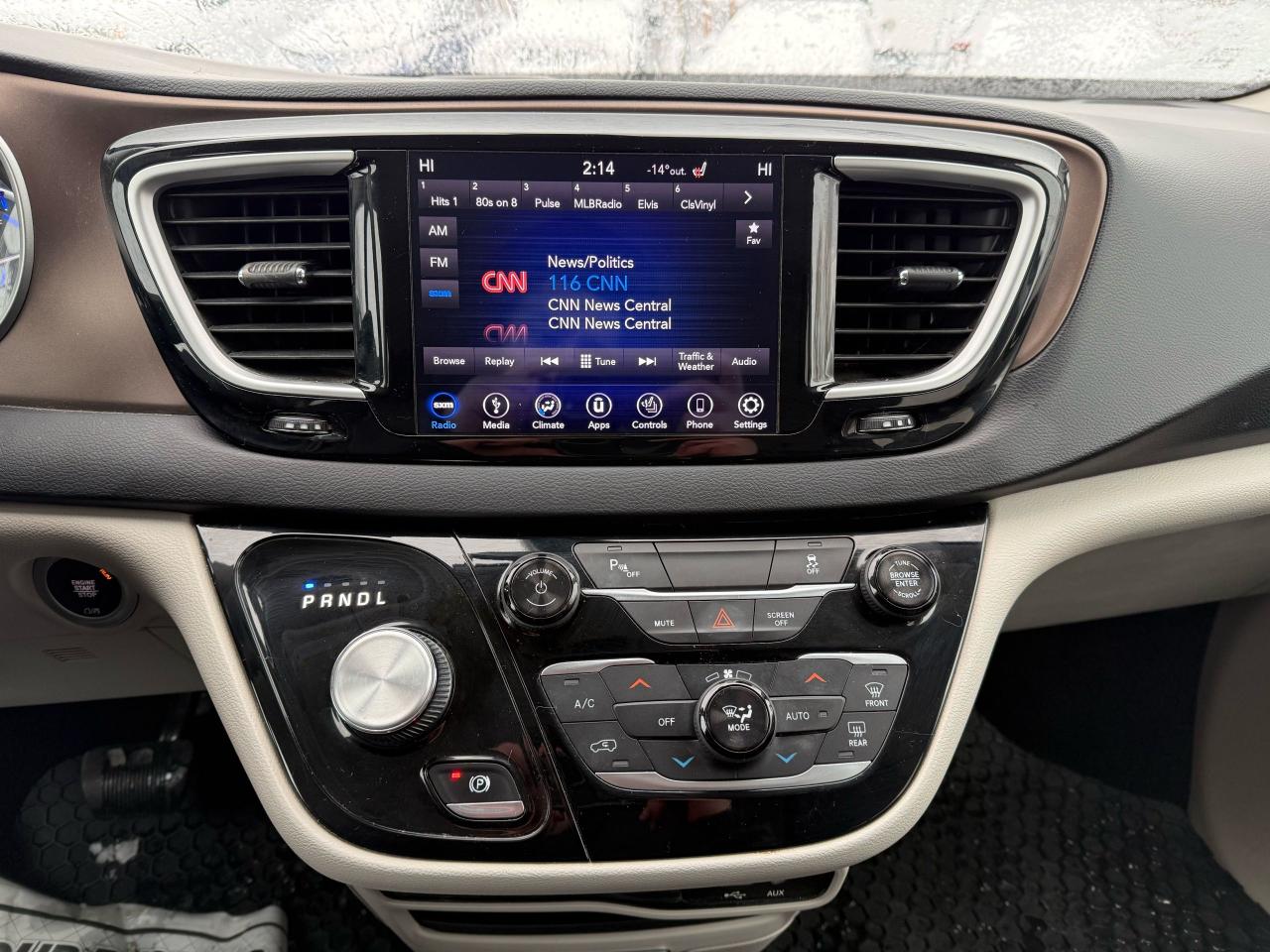 2018 Chrysler Pacifica Hybrid Touring-L Photo