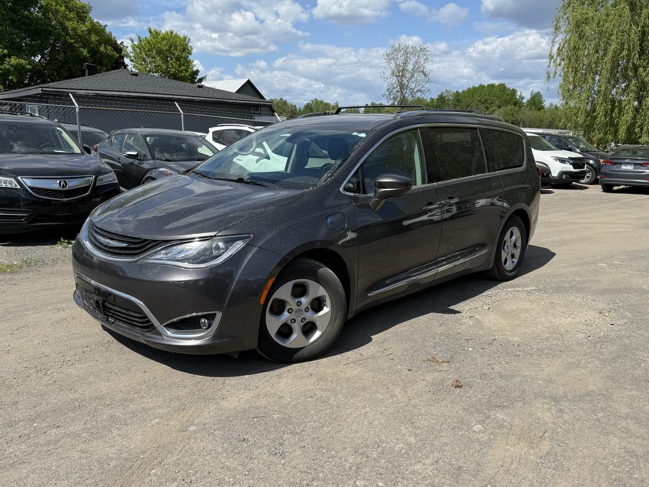 2018 Chrysler Pacifica Hybrid Touring-L Photo