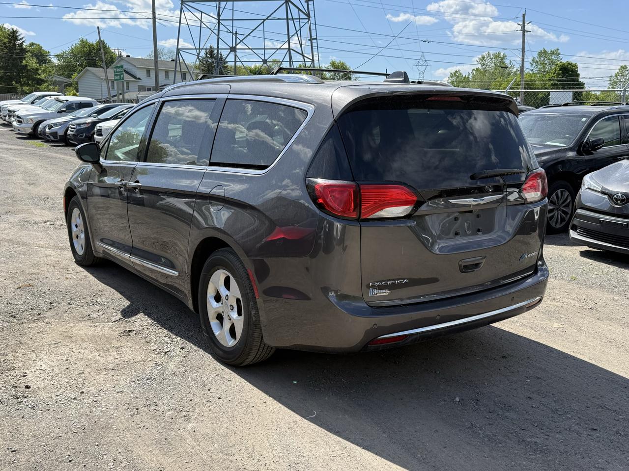 2018 Chrysler Pacifica Hybrid Touring-L Photo2