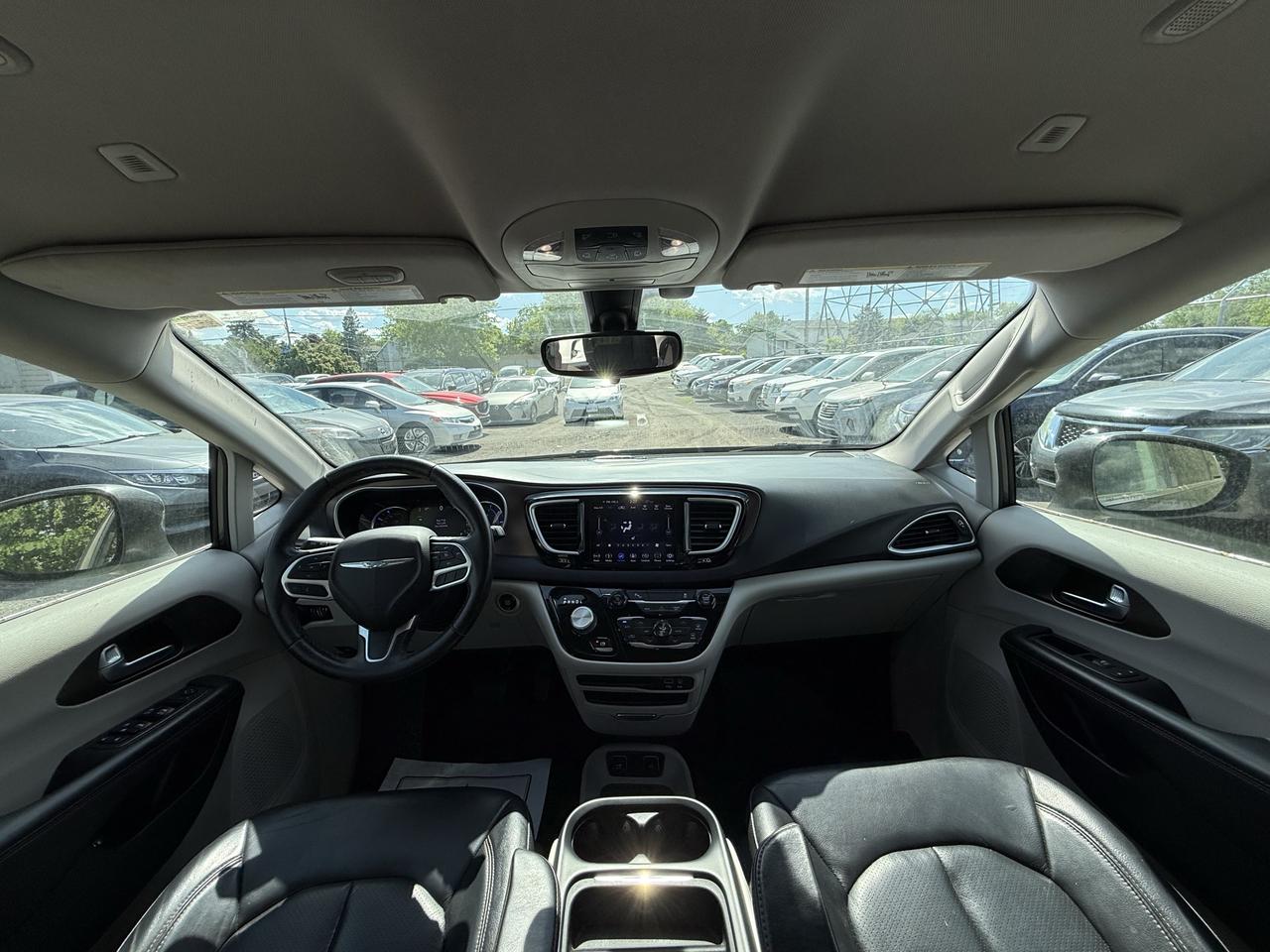 2018 Chrysler Pacifica Hybrid Touring-L Photo