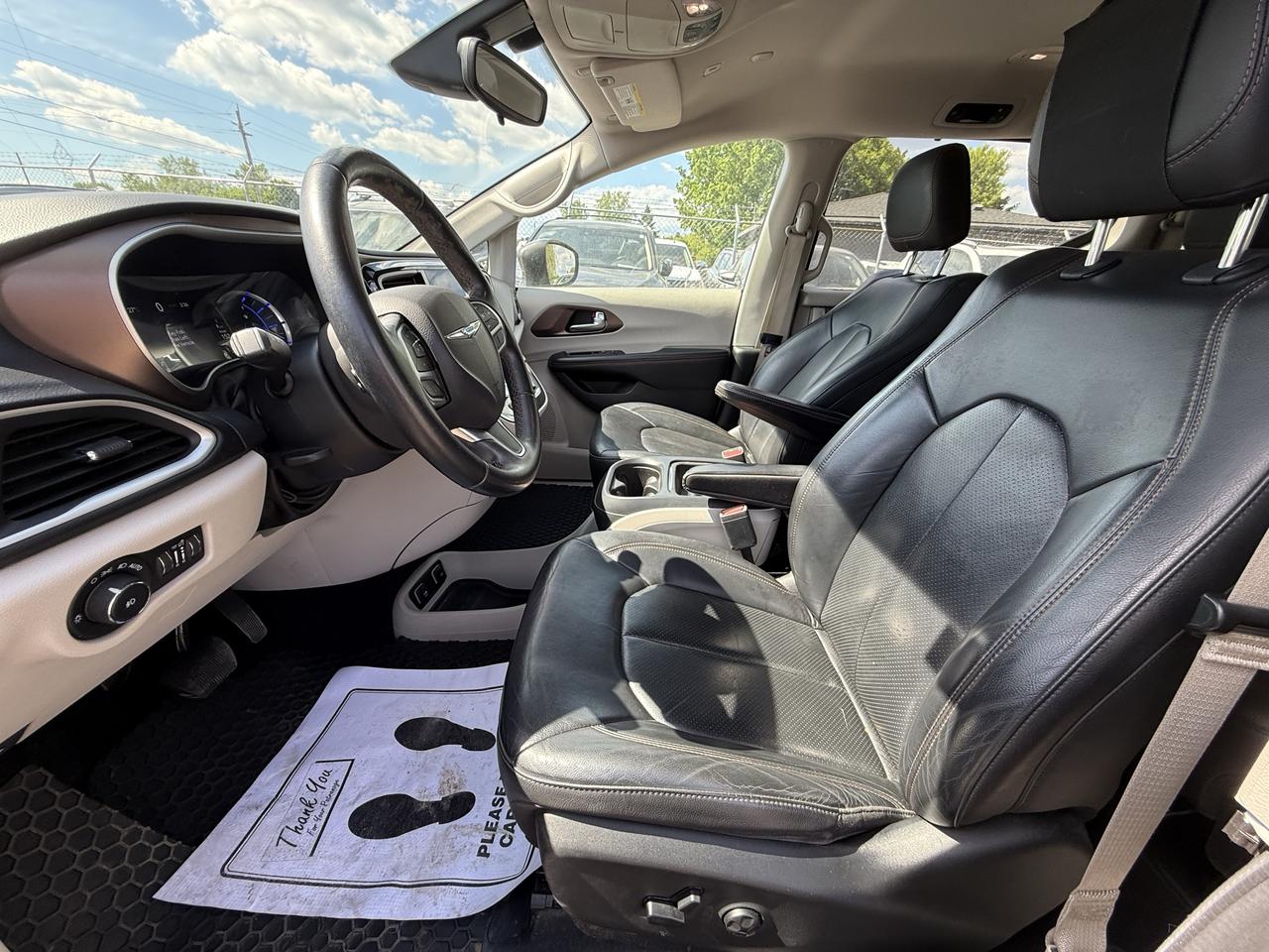 2018 Chrysler Pacifica Hybrid Touring-L Photo