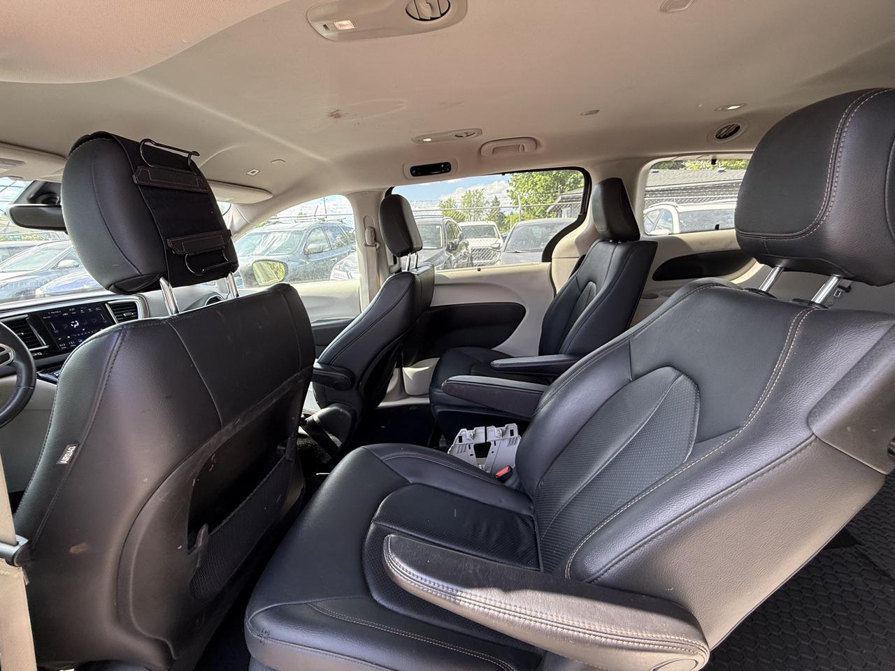 2018 Chrysler Pacifica Hybrid Touring-L Photo