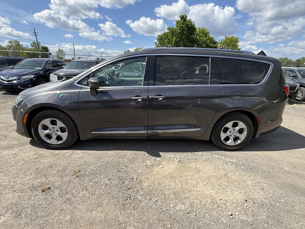 2018 Chrysler Pacifica Hybrid Touring-L Photo