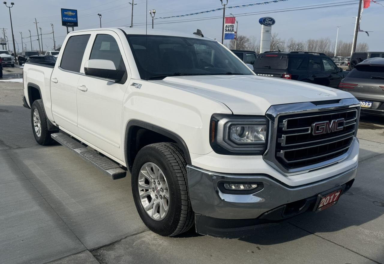 2017 GMC Sierra 1500 4WD CREW CAB 143.5" SLE Photo