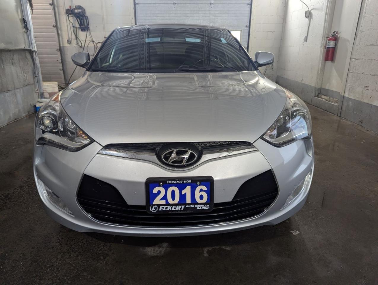 2016 Hyundai Veloster Tech  SUNROOF/LEATHER!! Photo