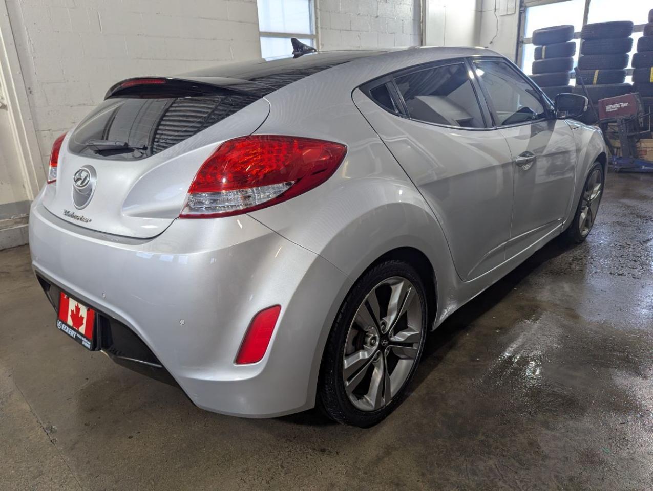 2016 Hyundai Veloster Tech  SUNROOF/LEATHER!! Photo3