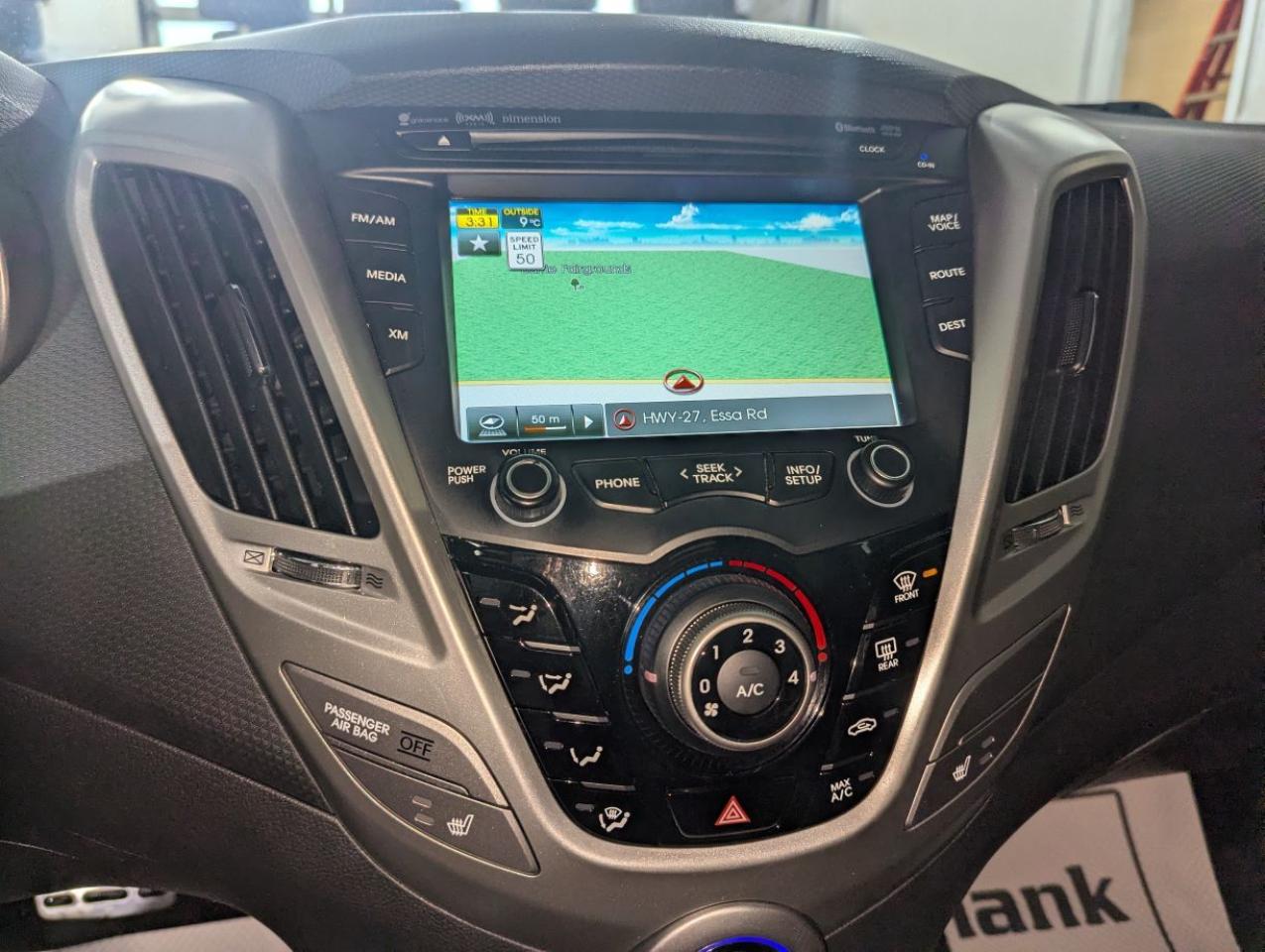 2016 Hyundai Veloster Tech  SUNROOF/LEATHER!! Photo