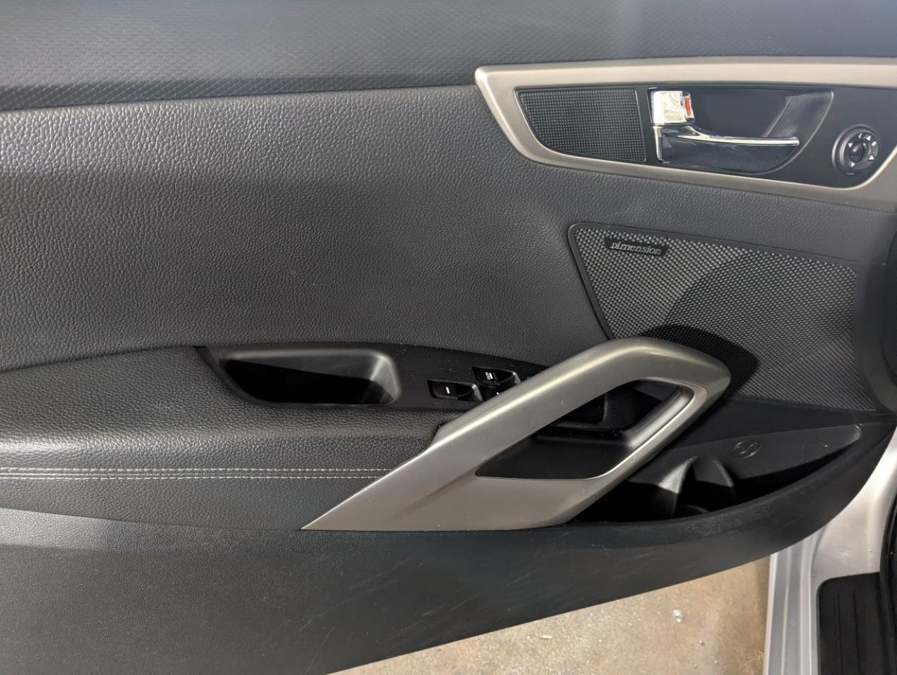 2016 Hyundai Veloster Tech  SUNROOF/LEATHER!! Photo