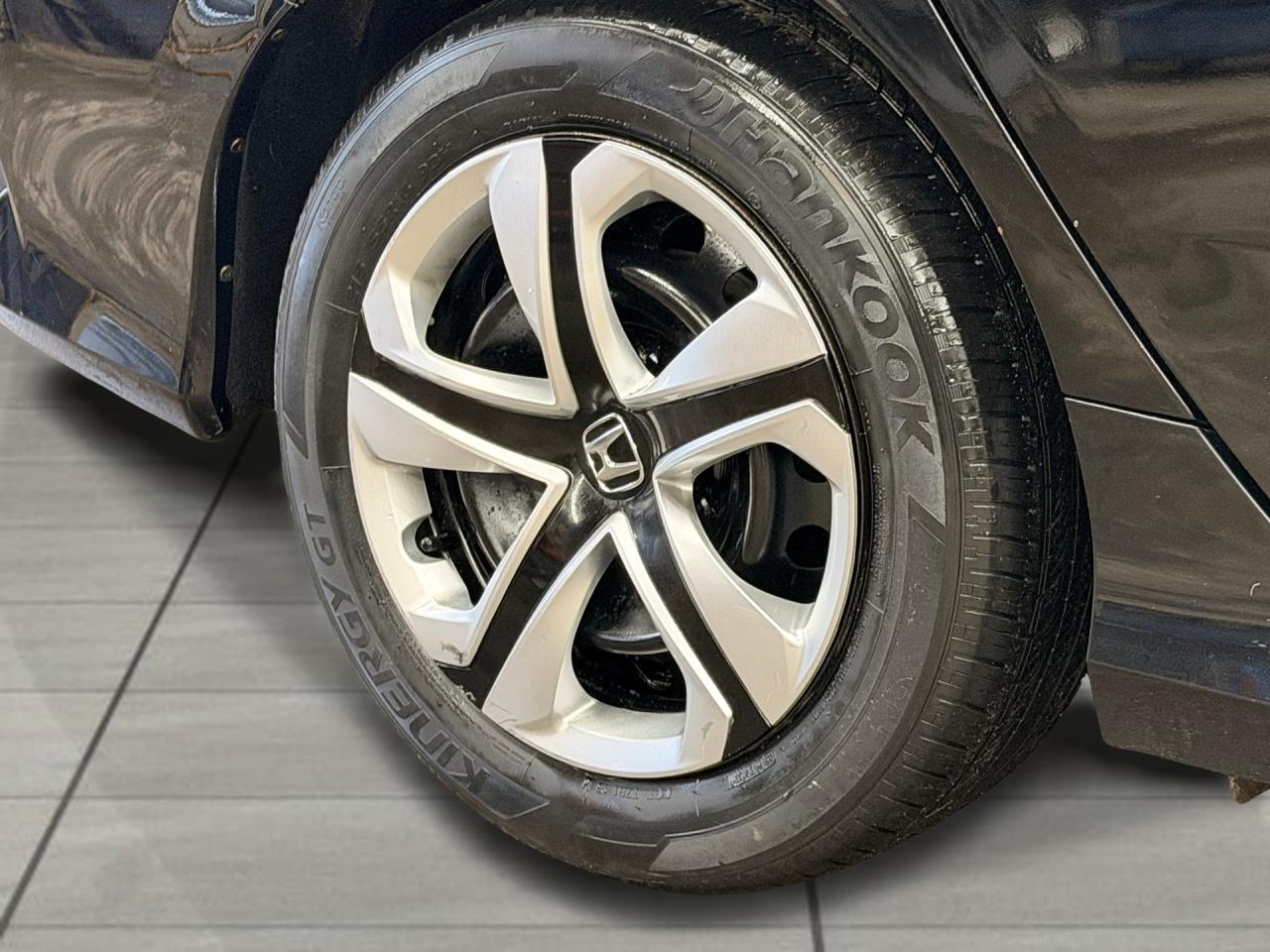 2018 Honda Civic LX+Camera+Heated Seats+Bluetooth+A/C Photo