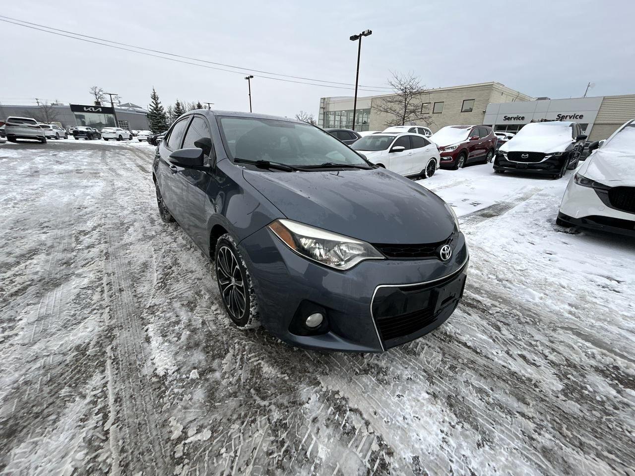 2015 Toyota Corolla 4-door Sedan S CVTi-S Photo