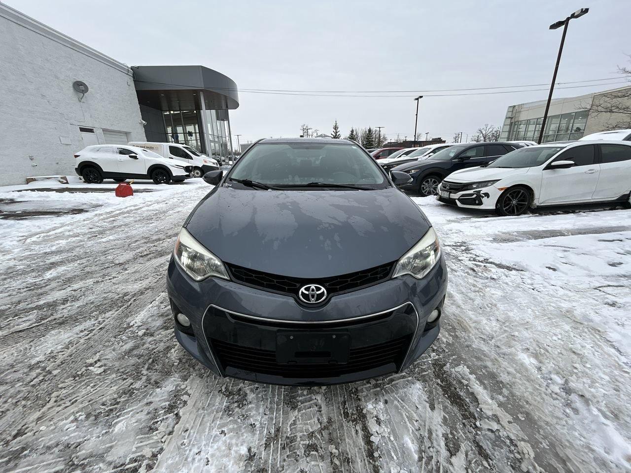 2015 Toyota Corolla 4-door Sedan S CVTi-S Photo3