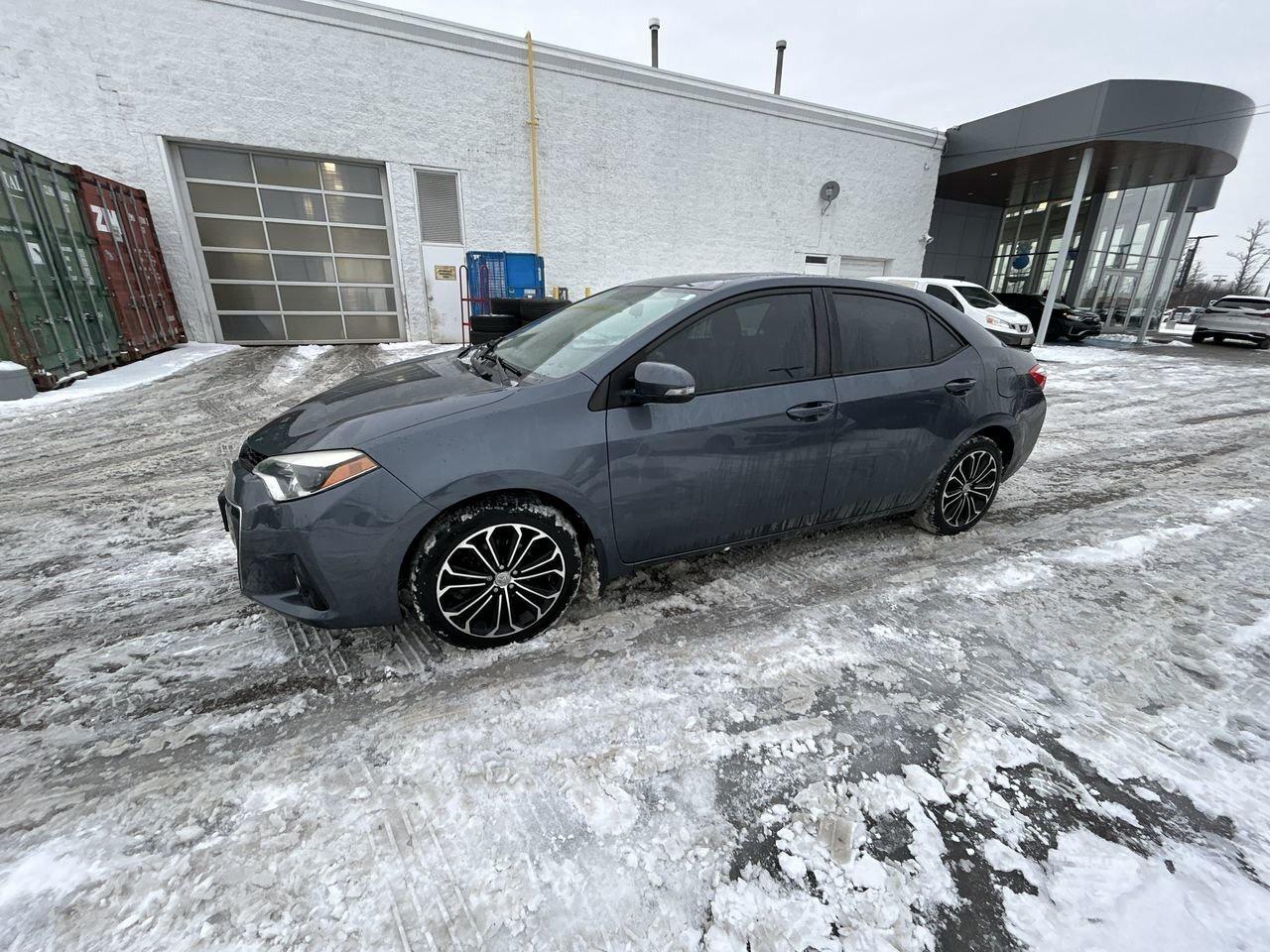 2015 Toyota Corolla 4-door Sedan S CVTi-S Photo