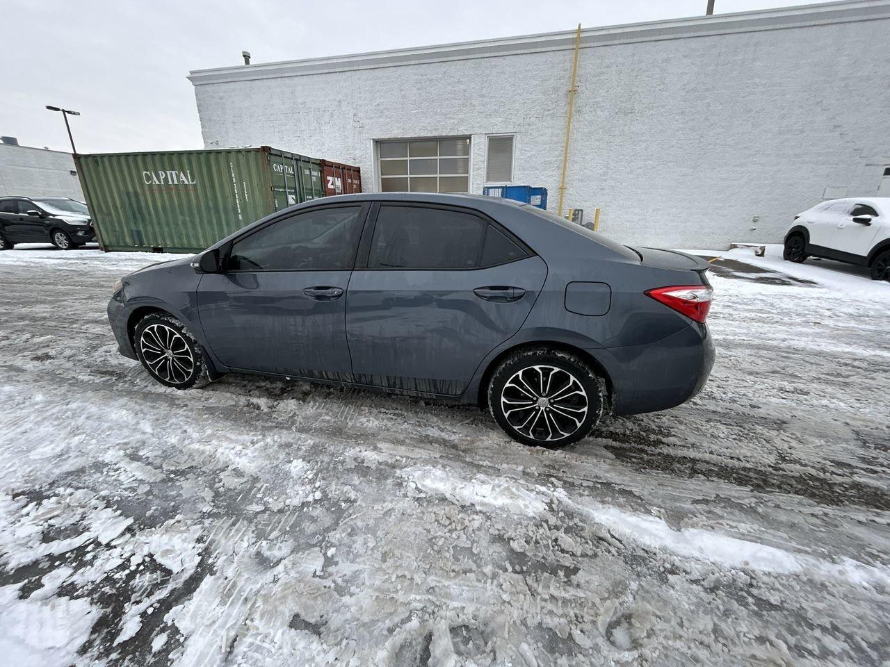 2015 Toyota Corolla 4-door Sedan S CVTi-S Photo