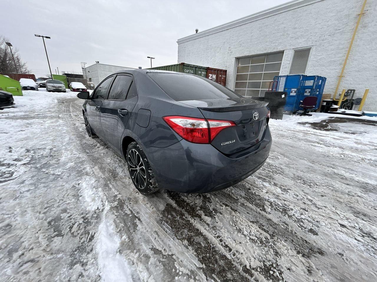 2015 Toyota Corolla 4-door Sedan S CVTi-S Photo