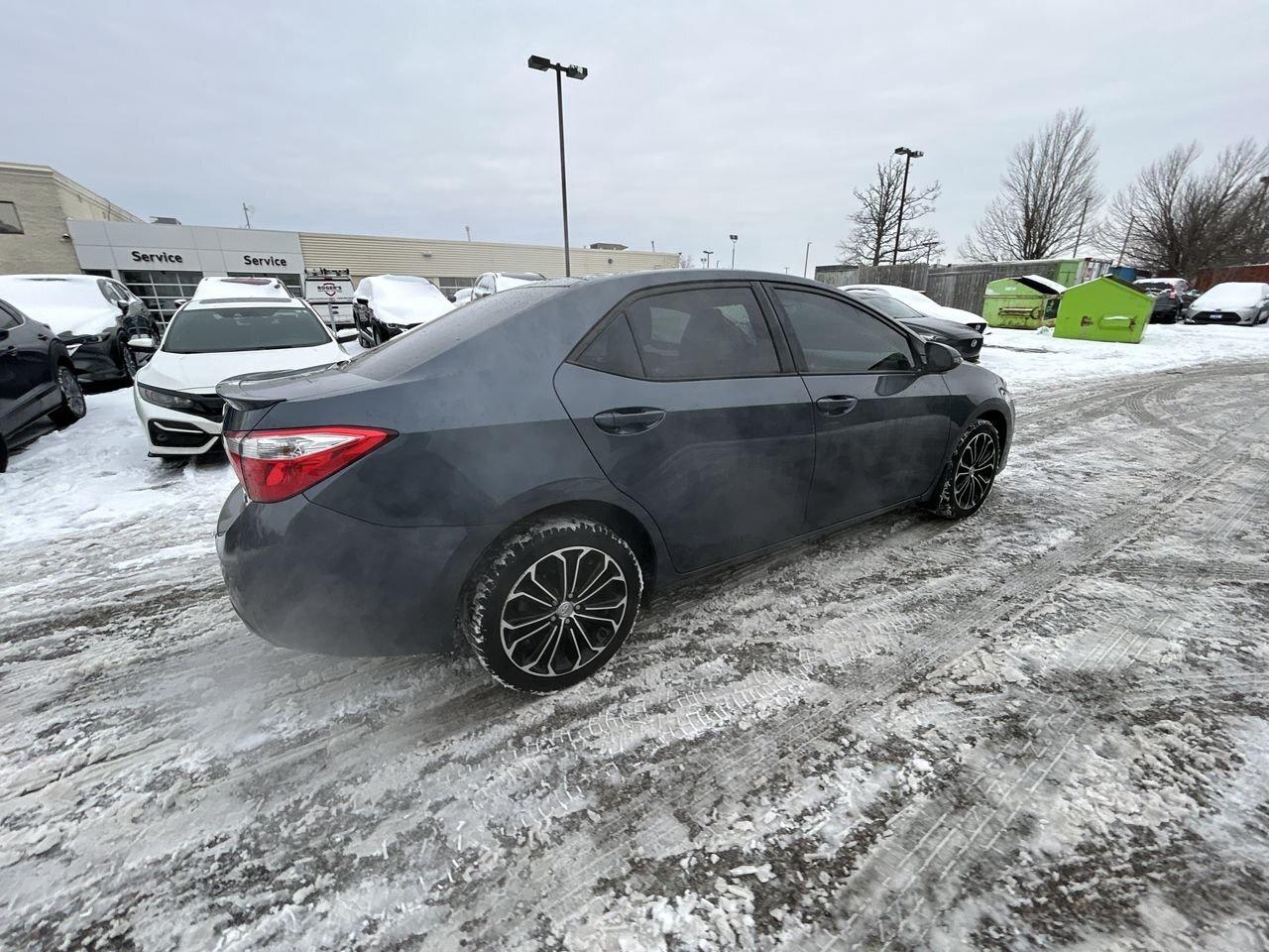2015 Toyota Corolla 4-door Sedan S CVTi-S Photo