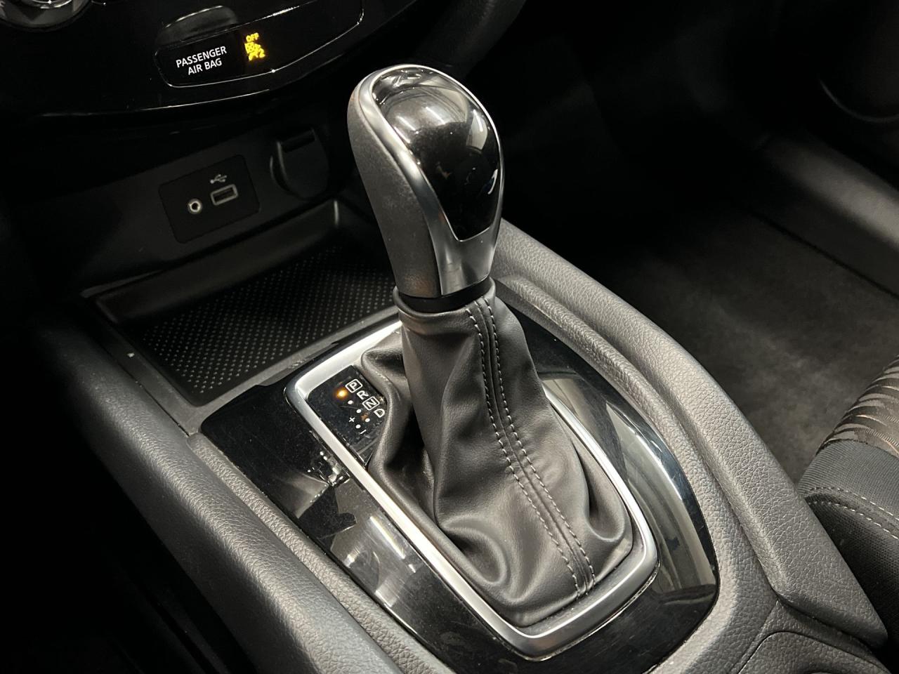 2018 Nissan Rogue SV AWD | HTD SEATS | CARPLAY | REMOTE START | A/C Photo