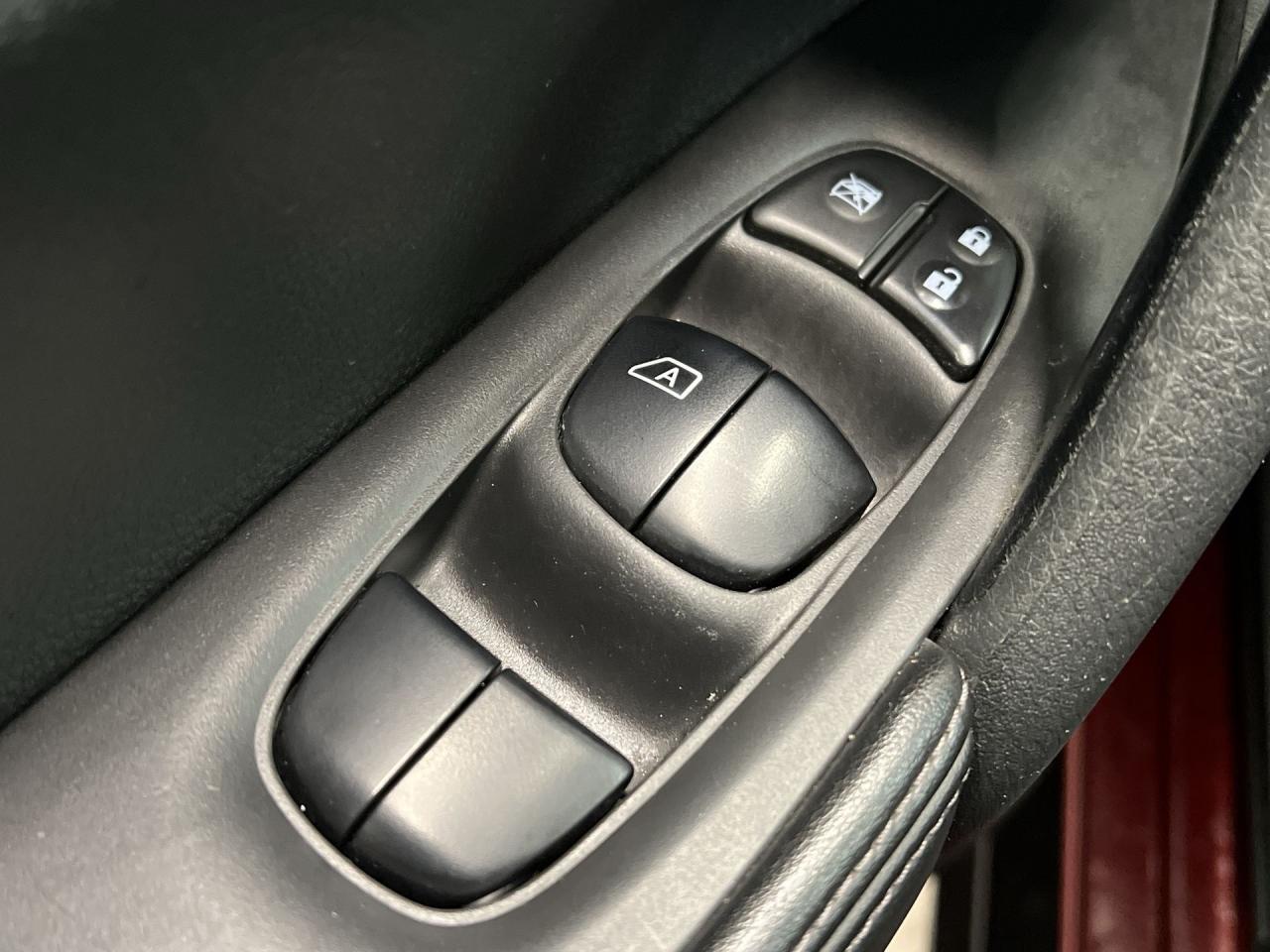 2018 Nissan Rogue SV AWD | HTD SEATS | CARPLAY | REMOTE START | A/C Photo