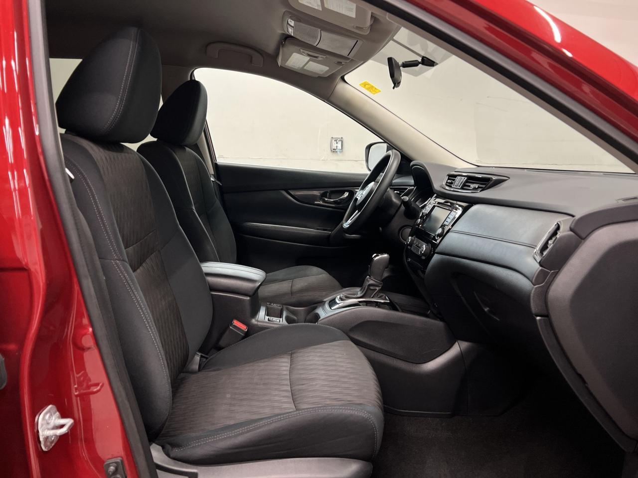 2018 Nissan Rogue SV AWD | HTD SEATS | CARPLAY | REMOTE START | A/C Photo