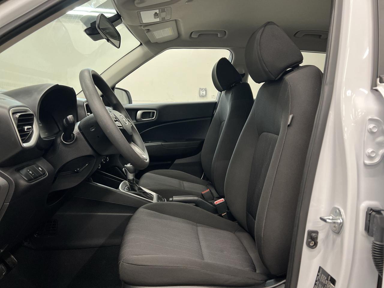 2023 Hyundai Venue HTD SEATS | CARPLAY | BLUETOOTH | LOW KMS!! Photo