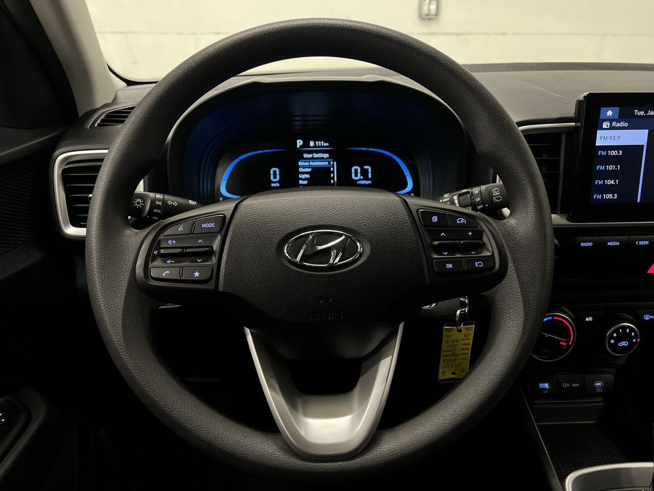 2023 Hyundai Venue HTD SEATS | CARPLAY | BLUETOOTH | LOW KMS!! Photo