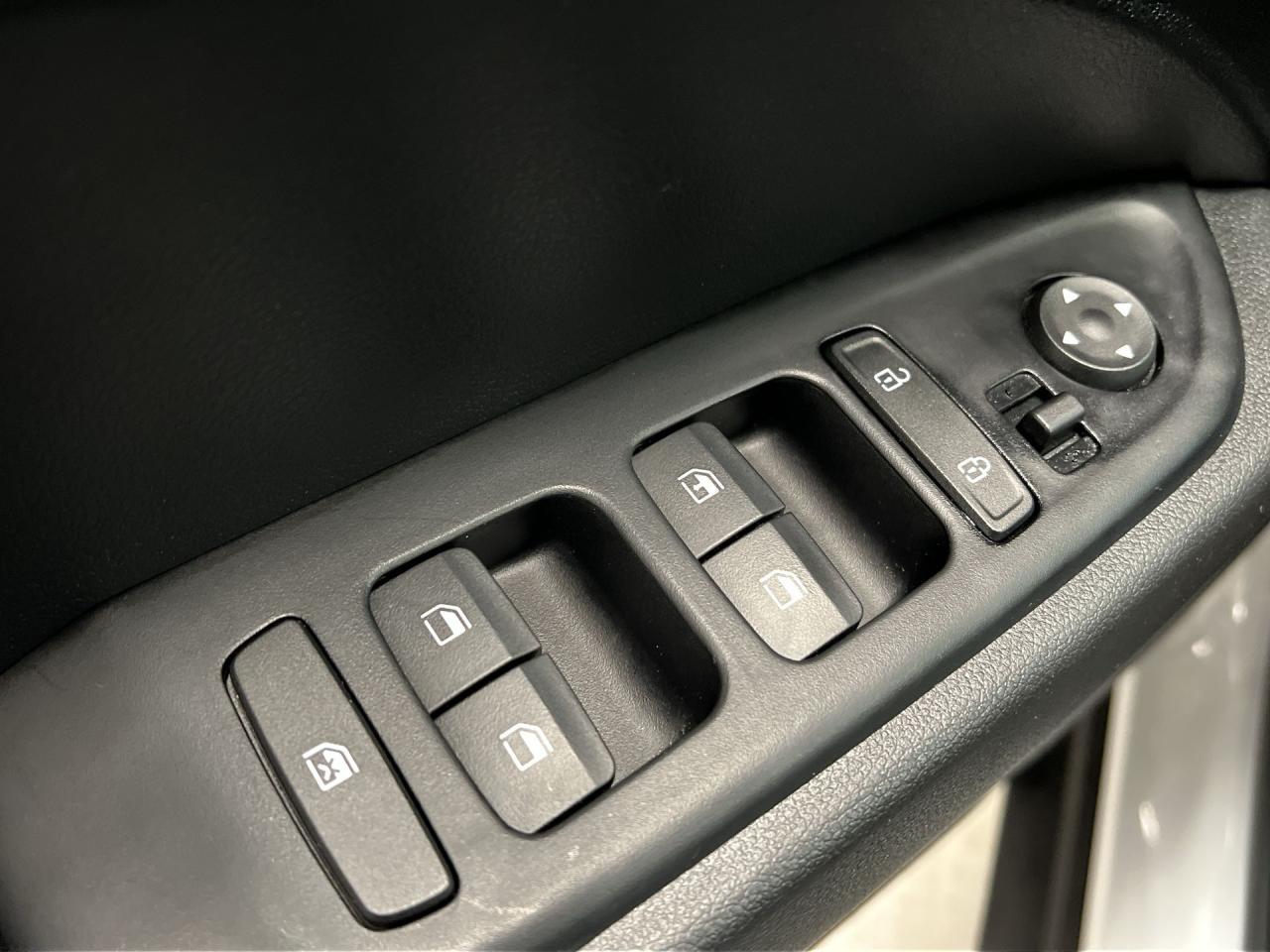 2023 Hyundai Venue HTD SEATS | CARPLAY | BLUETOOTH | LOW KMS!! Photo