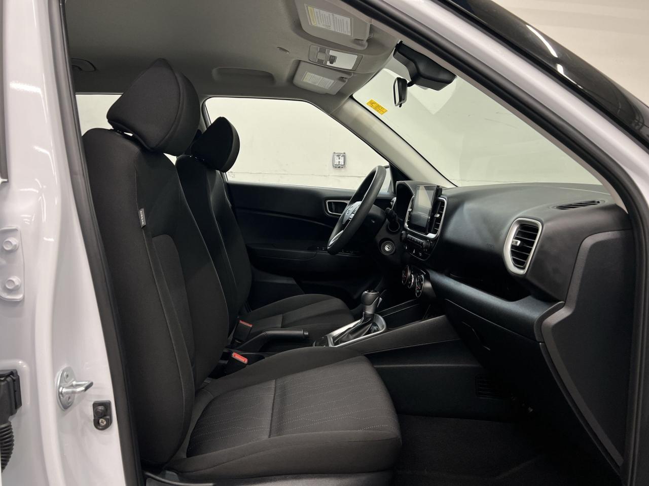 2023 Hyundai Venue HTD SEATS | CARPLAY | BLUETOOTH | LOW KMS!! Photo