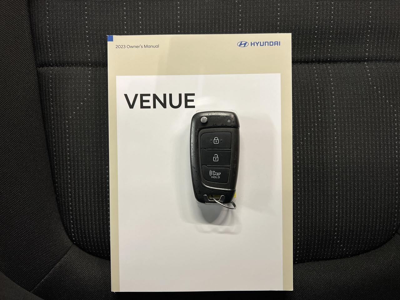 2023 Hyundai Venue HTD SEATS | CARPLAY | BLUETOOTH | LOW KMS!! Photo