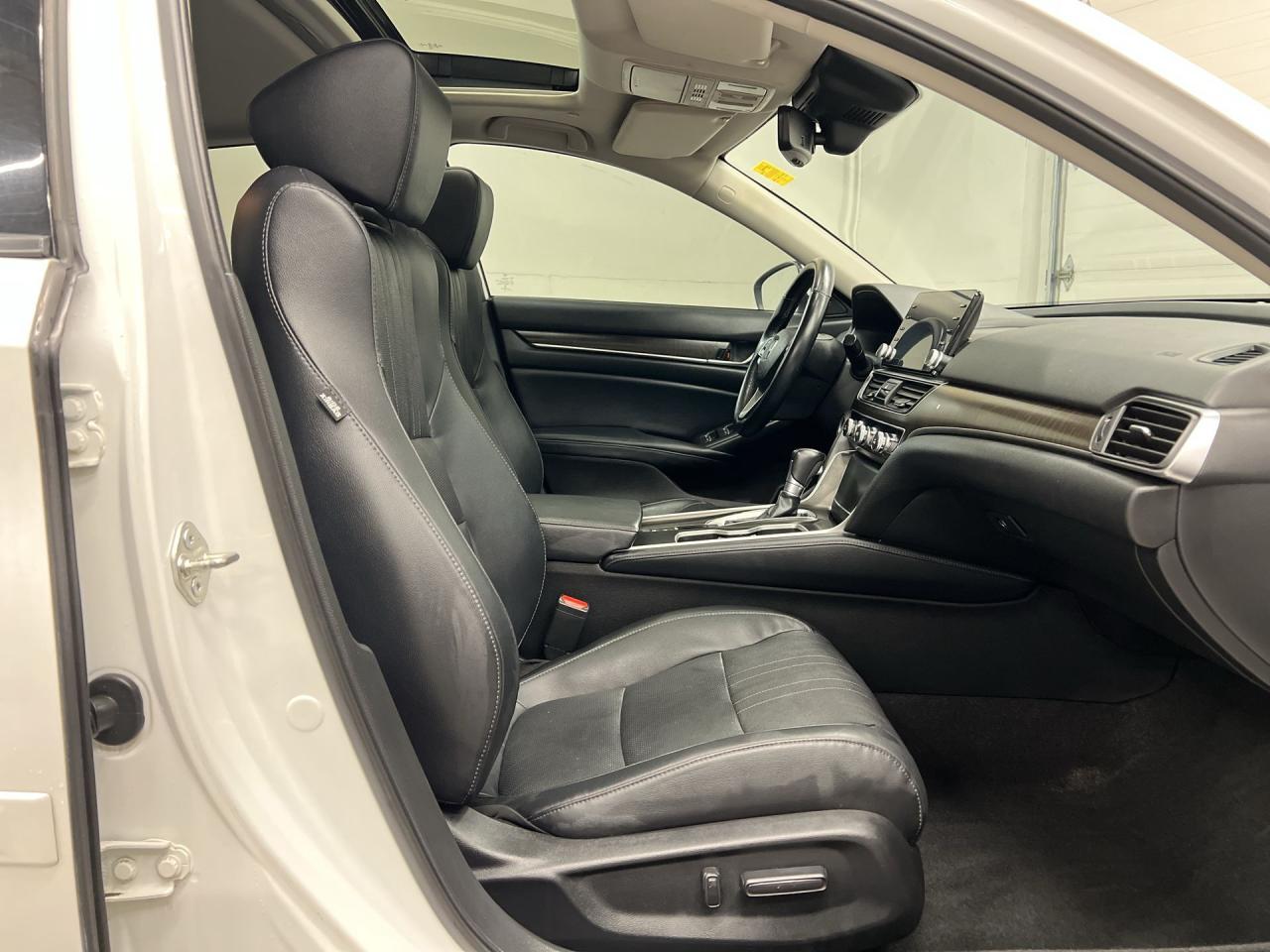 2018 Honda Accord EX-L | HTD LEATHER | SUNROOF | CARPLAY | LANEWATCH Photo