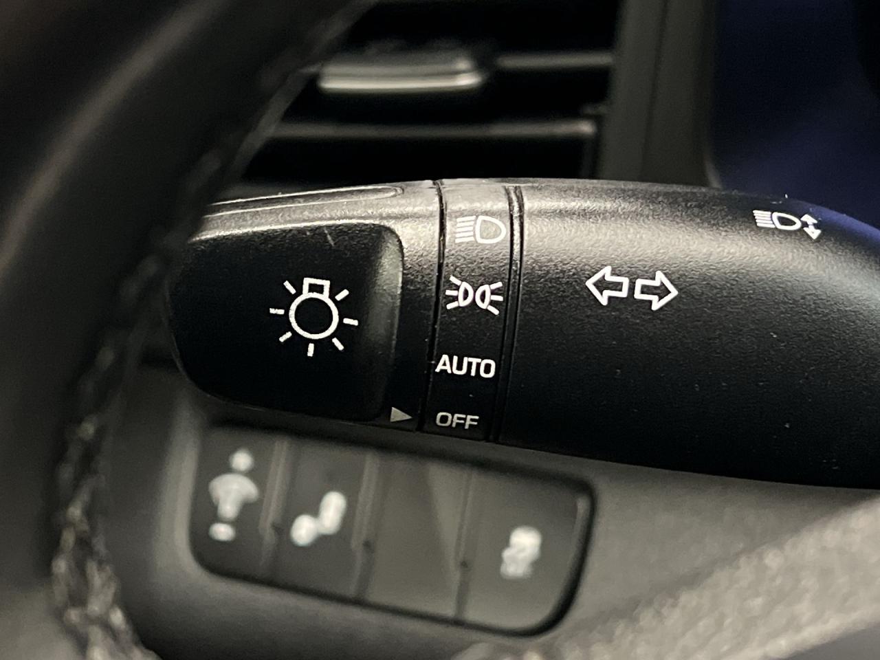 2019 Hyundai Elantra PREFERRED | HTD SEATS | CARPLAY | ALLOYS | A/C Photo