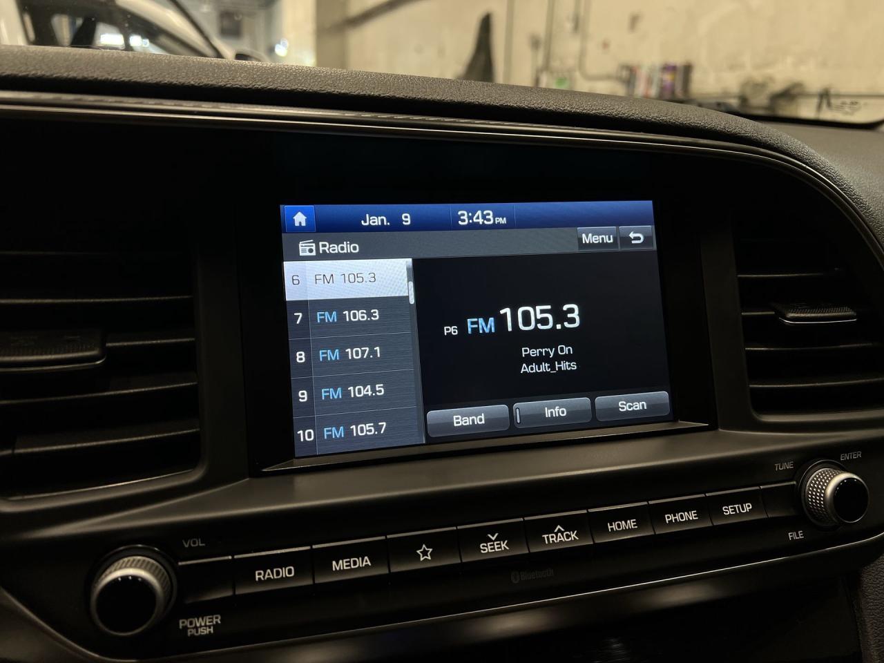 2019 Hyundai Elantra PREFERRED | HTD SEATS | CARPLAY | ALLOYS | A/C Photo