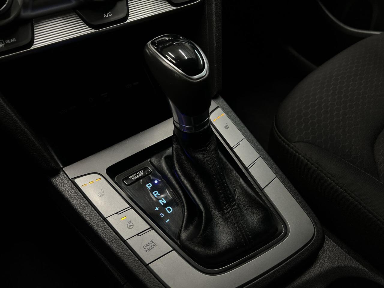 2019 Hyundai Elantra PREFERRED | HTD SEATS | CARPLAY | ALLOYS | A/C Photo