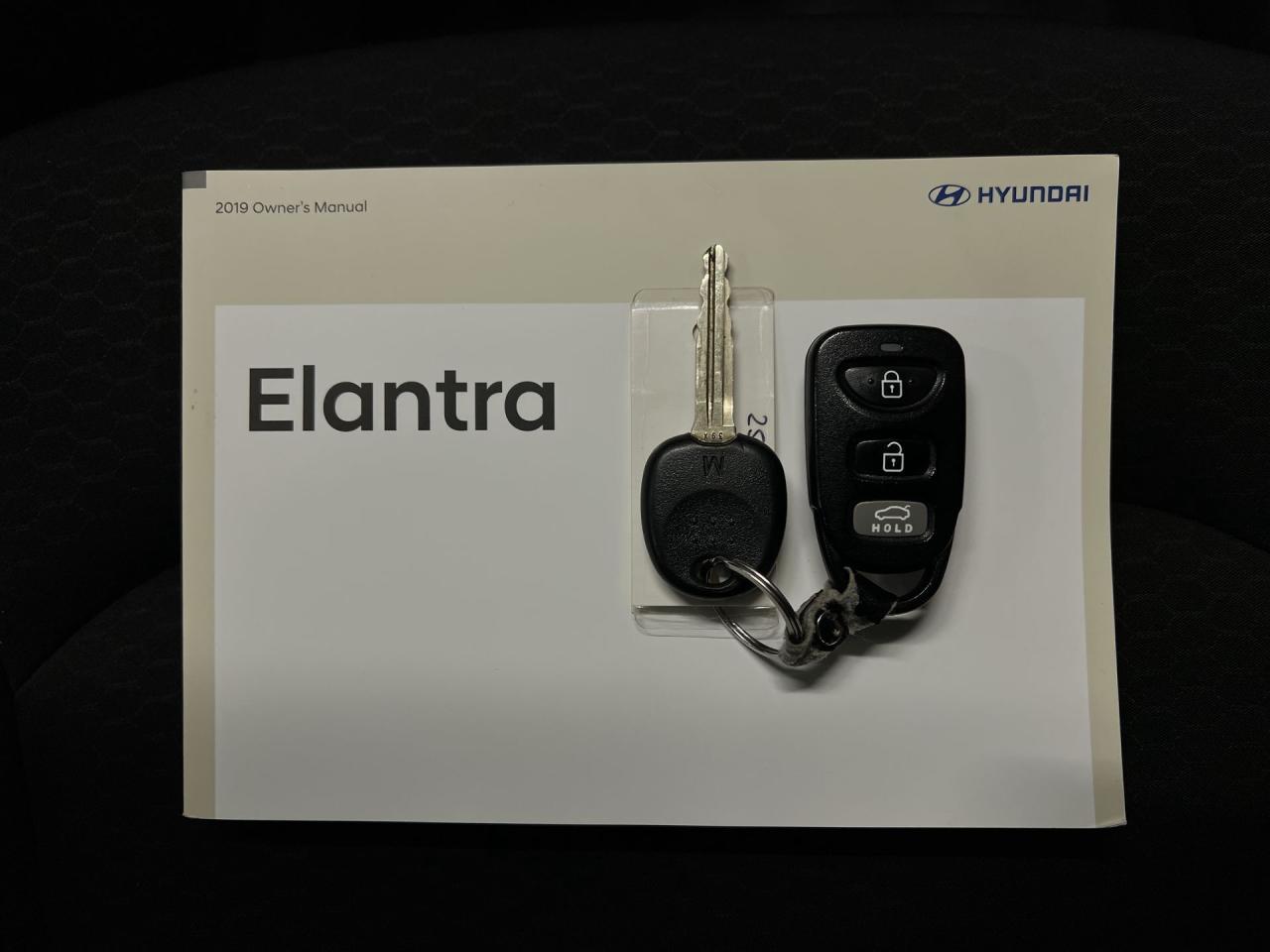 2019 Hyundai Elantra PREFERRED | HTD SEATS | CARPLAY | ALLOYS | A/C Photo