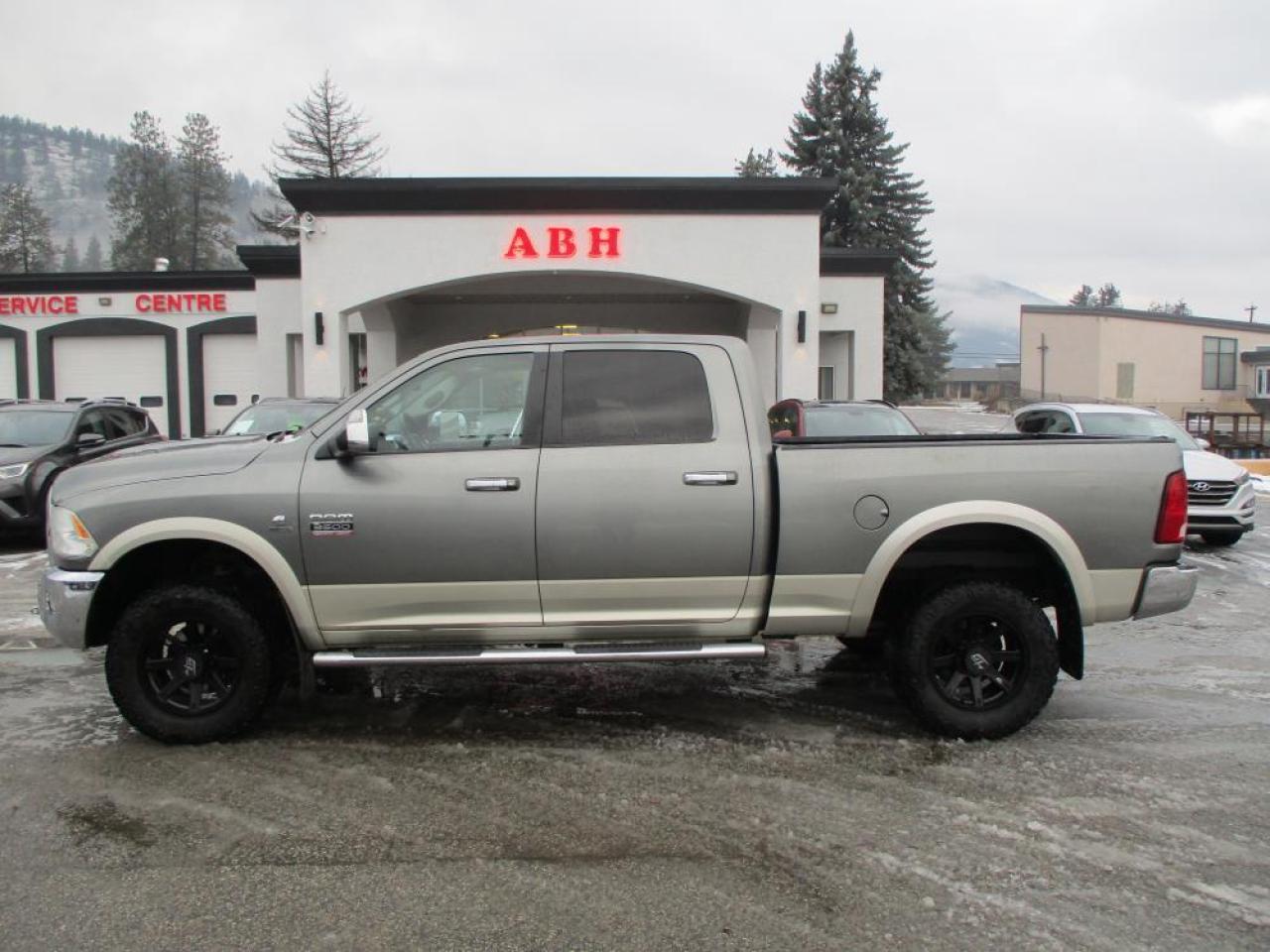 2010 RAM 3500 Laramie Crew Cab 4x4 Photo2