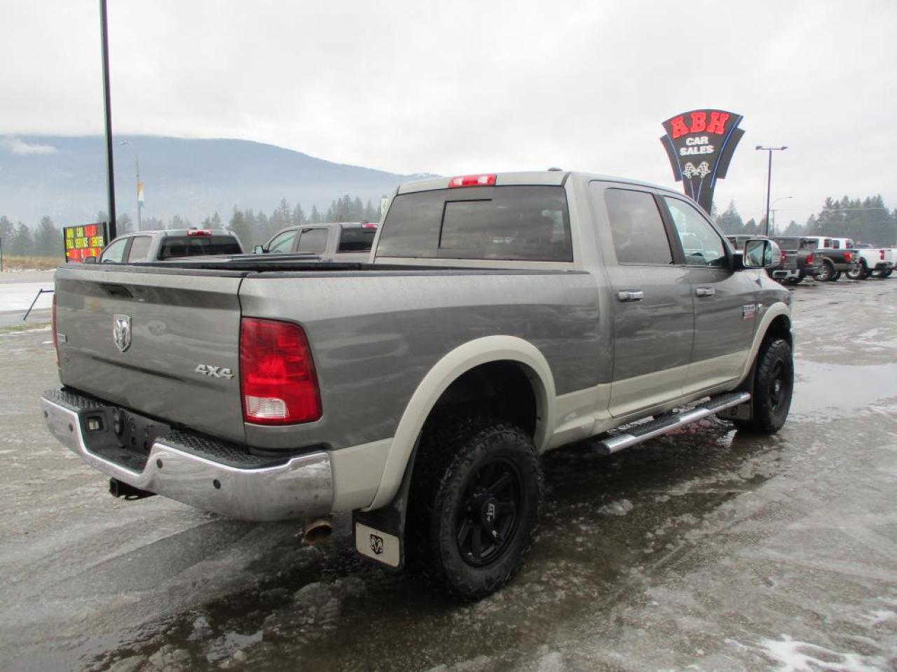 2010 RAM 3500 Laramie Crew Cab 4x4 Photo4