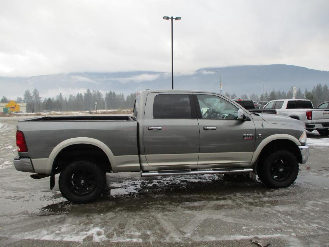 2010 RAM 3500 Laramie Crew Cab 4x4 Photo3