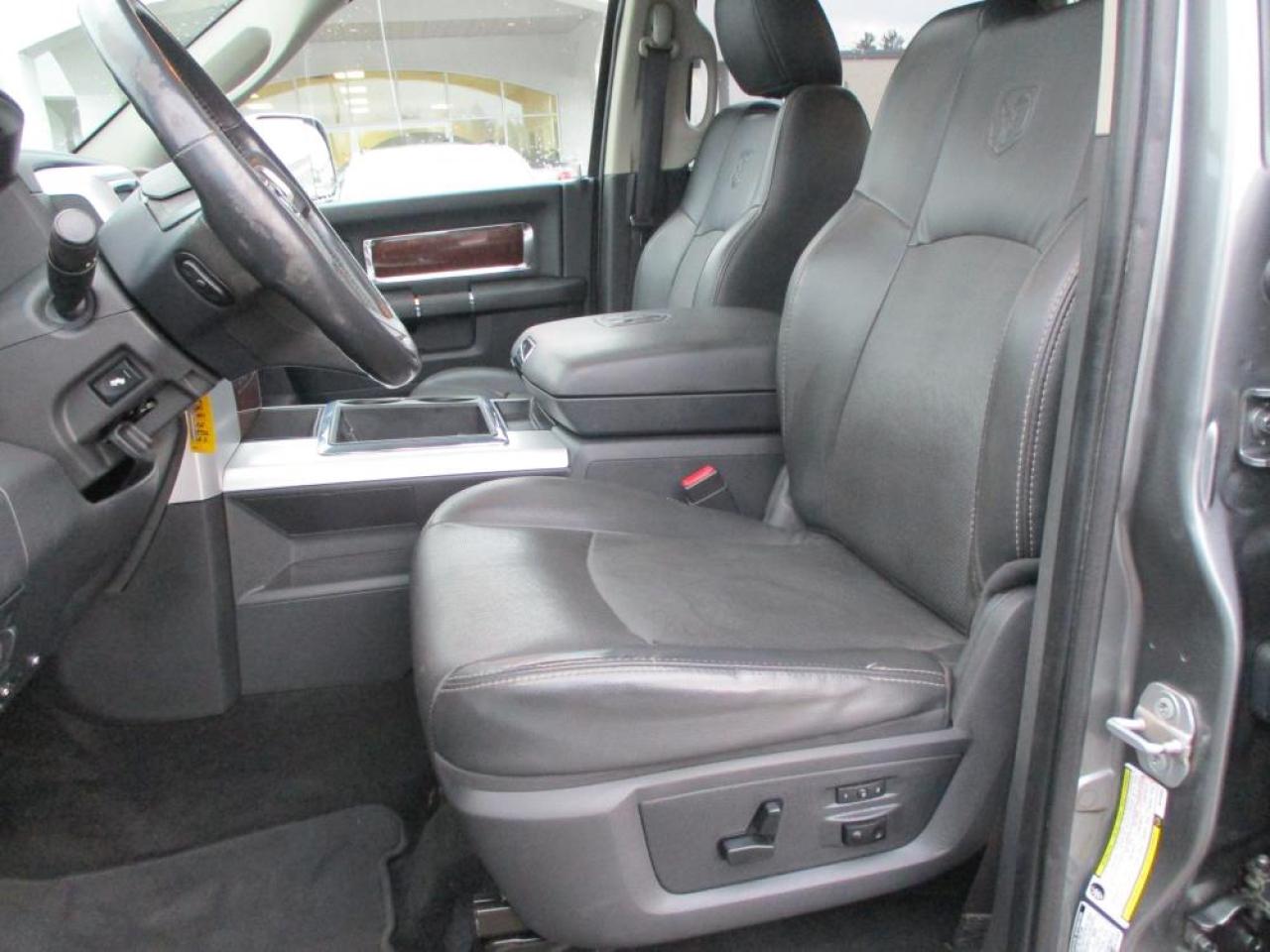 2010 RAM 3500 Laramie Crew Cab 4x4 - Photo #11