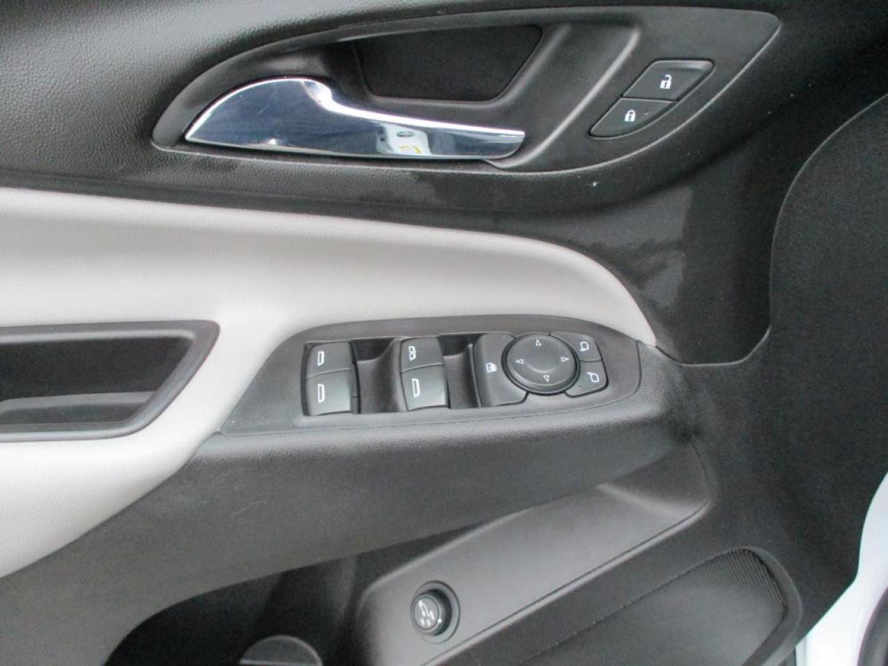 2018 Chevrolet Equinox LT FWD - Photo #9