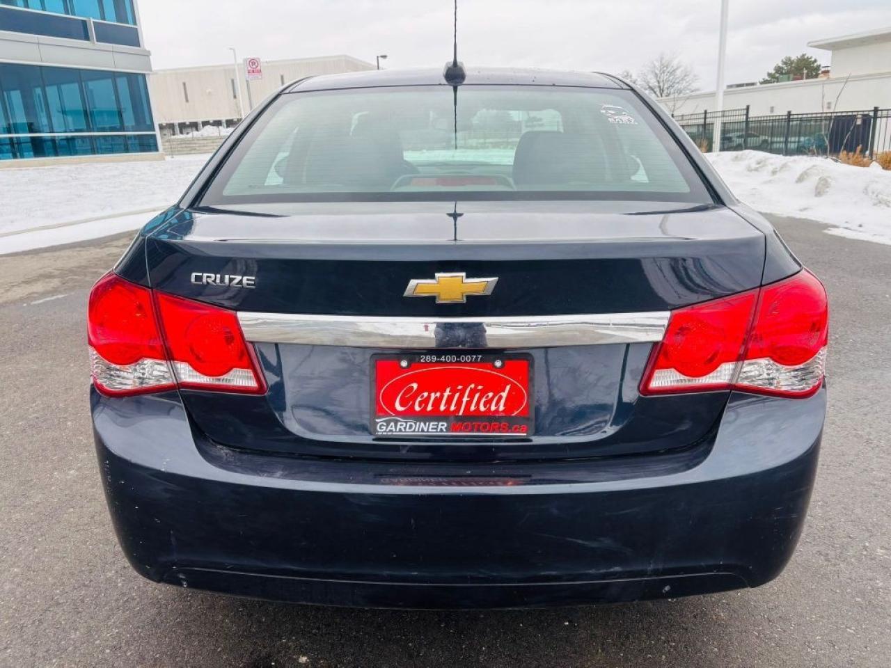 2015 Chevrolet Cruze 4dr Sedan 2LS Photo4