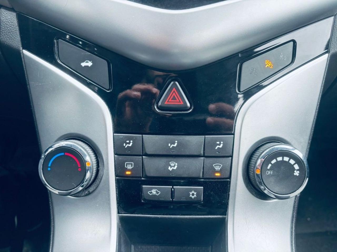 2015 Chevrolet Cruze 4dr Sedan 2LS Photo