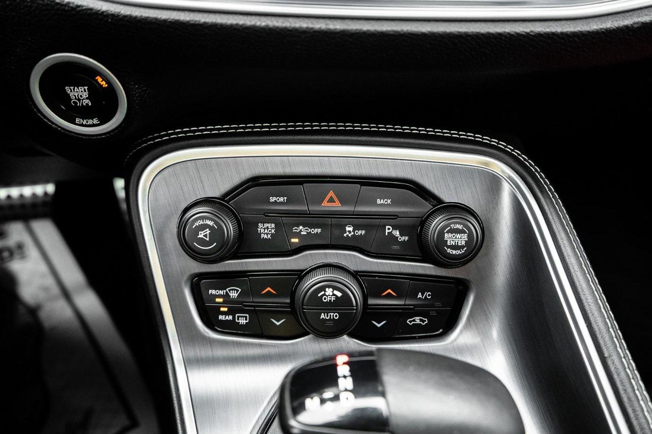 2016 Dodge Challenger Scat Pack Shaker Photo