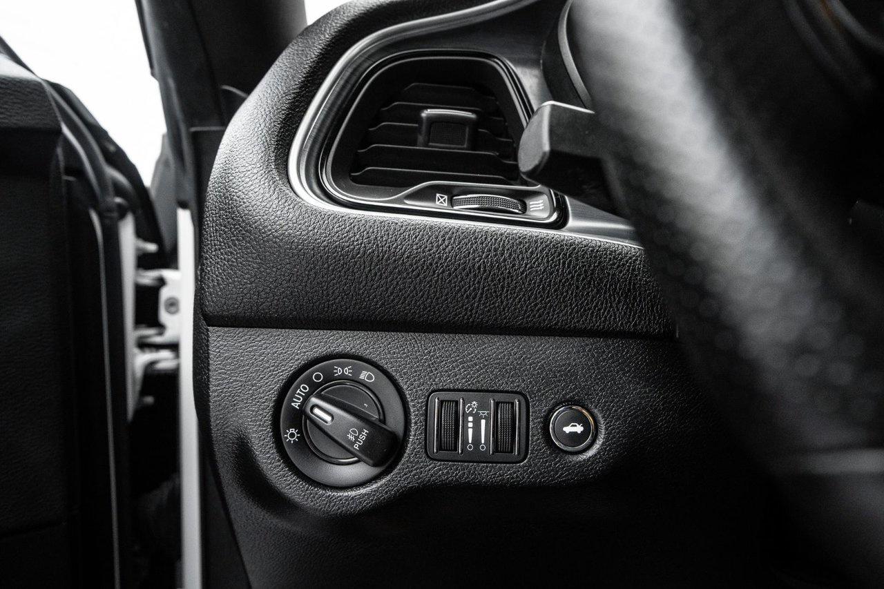 2016 Dodge Challenger Scat Pack Shaker Photo