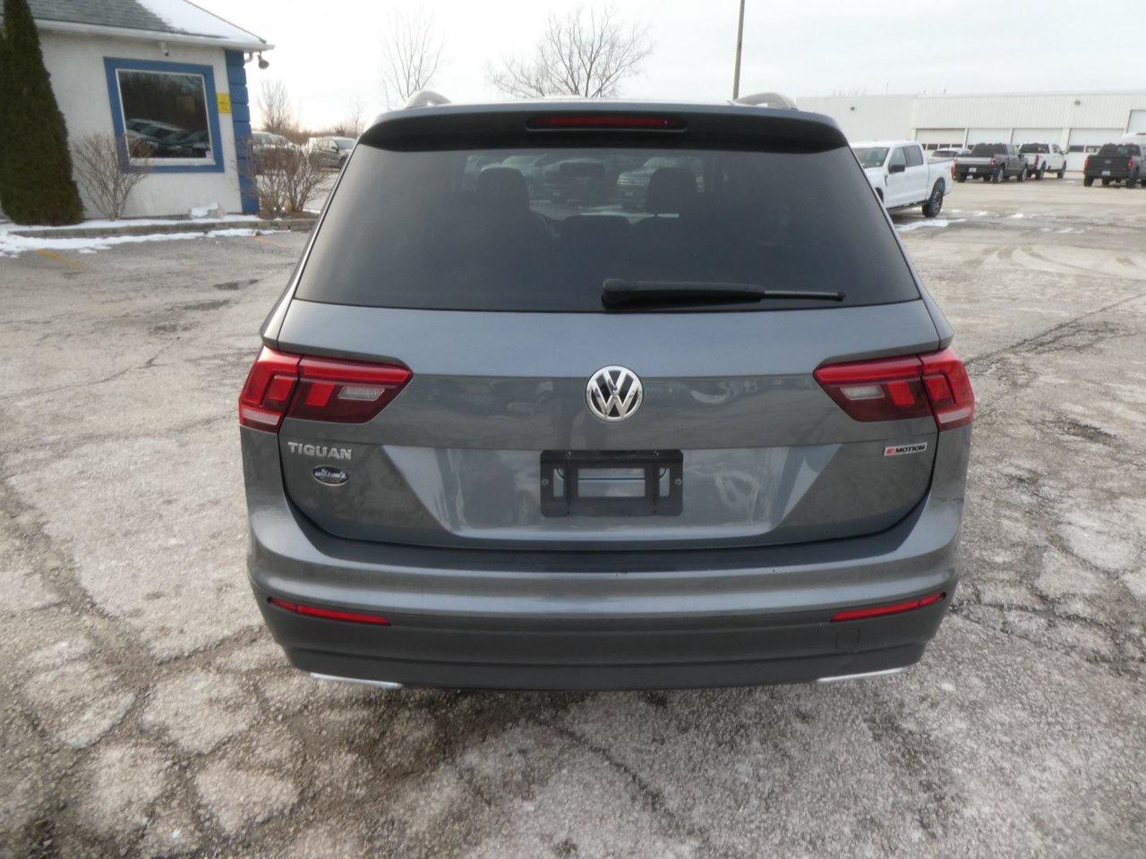 2019 Volkswagen Tiguan S Trendline Photo3