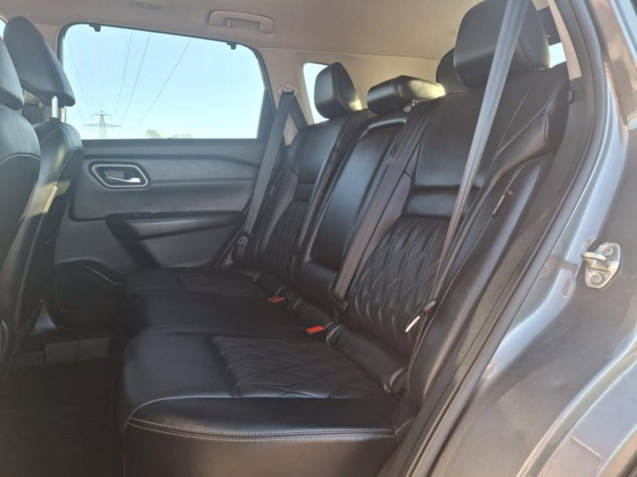 2022 Nissan Rogue Platinum AWD | Quilted Leather | Navi | Pano Roof | Heated Seats + Steering | Power Liftgate & More! Photo