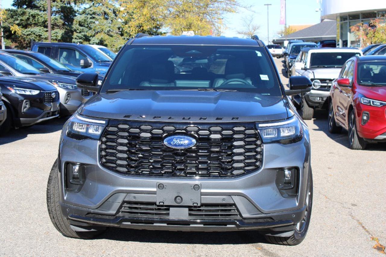 2025 Ford Explorer ST-Line Photo