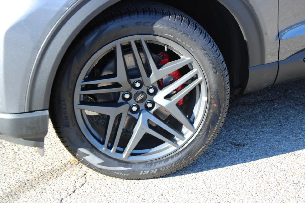 2025 Ford Explorer ST-Line Photo