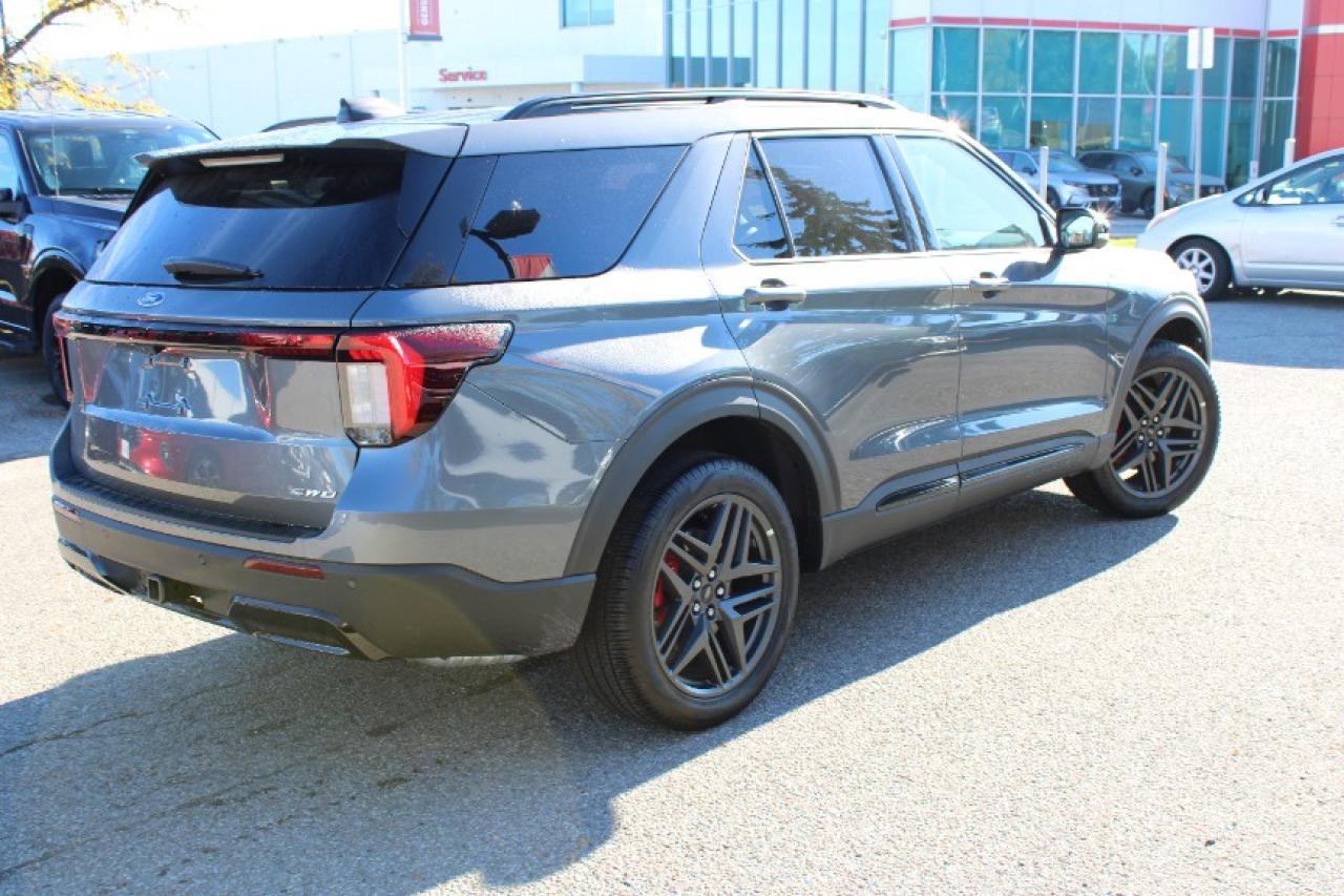 2025 Ford Explorer ST-Line Photo
