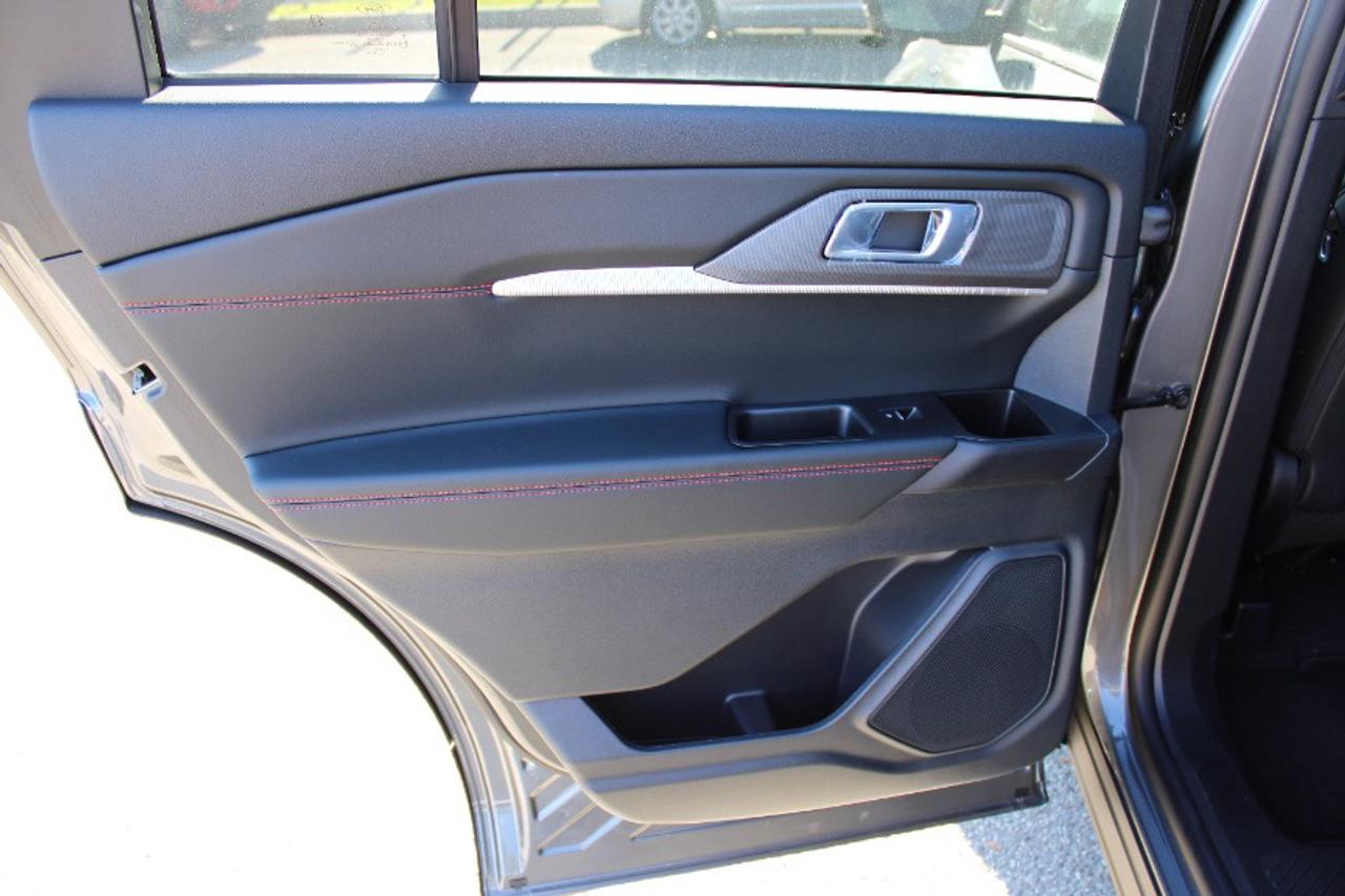 2025 Ford Explorer ST-Line Photo